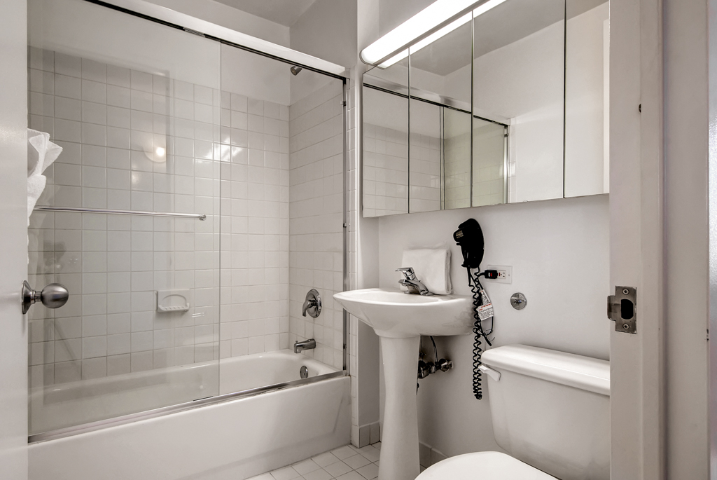 Chelsea New York 2 Bedroom Bathroom