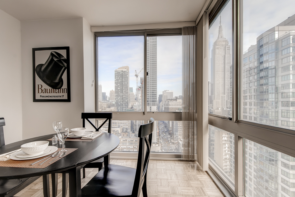 Chelsea New York 2 Bedroom Dining Room