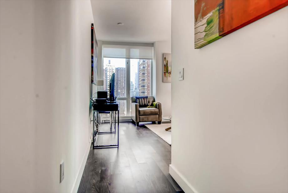 Midtown West New York 1 Bedroom Hallway