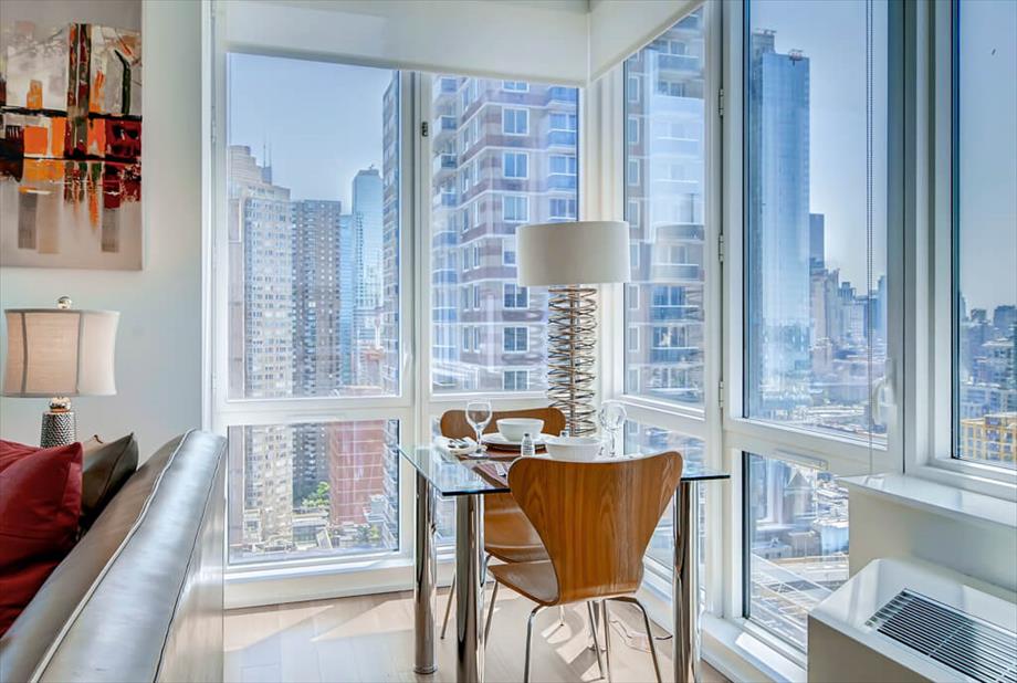 Midtown West New York 1 Bedroom Dining Room