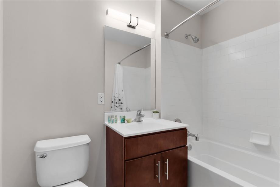 Jersey City 2 Bedroom Bathroom