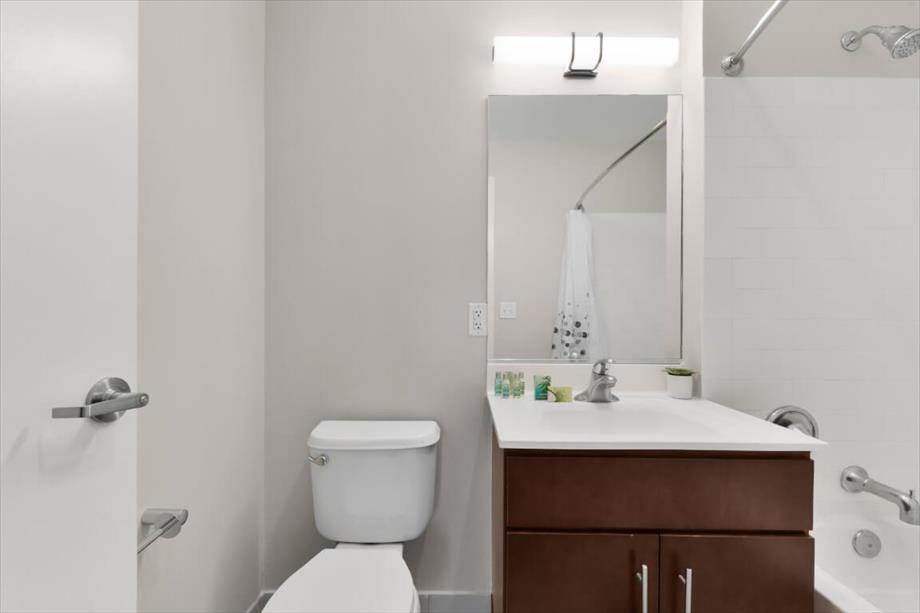 Jersey City 2 Bedroom Bathroom