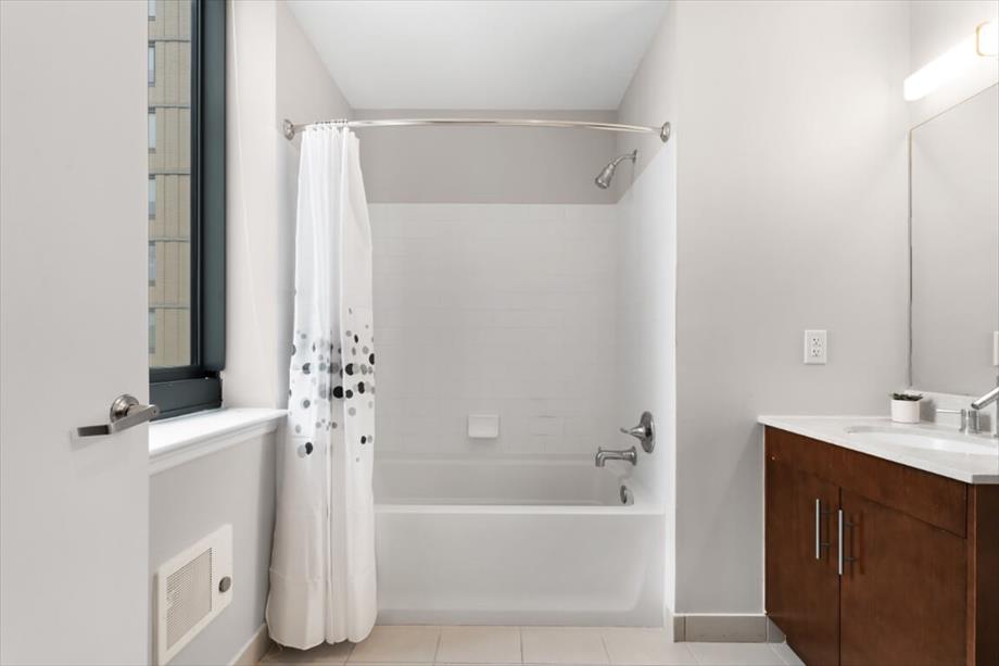 Jersey City 2 Bedroom Bathroom