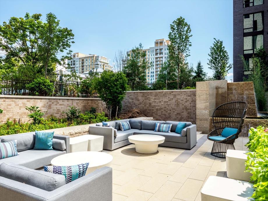 Herndon/Reston Reston Apartments Courtyard