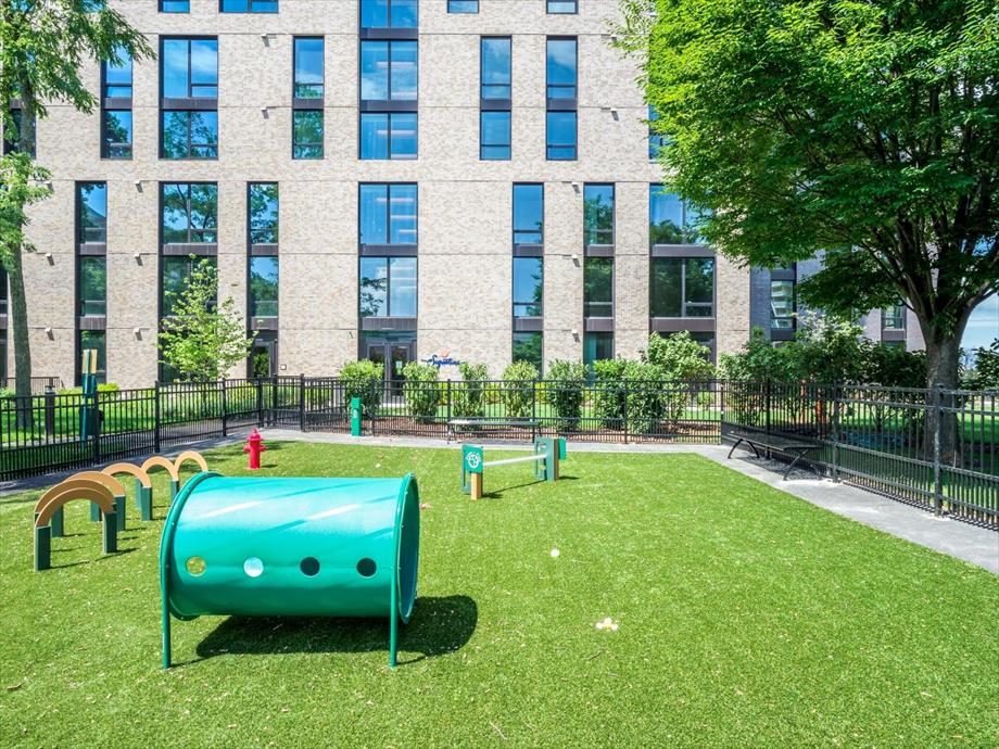 Herndon/Reston Reston Apartments Courtyard