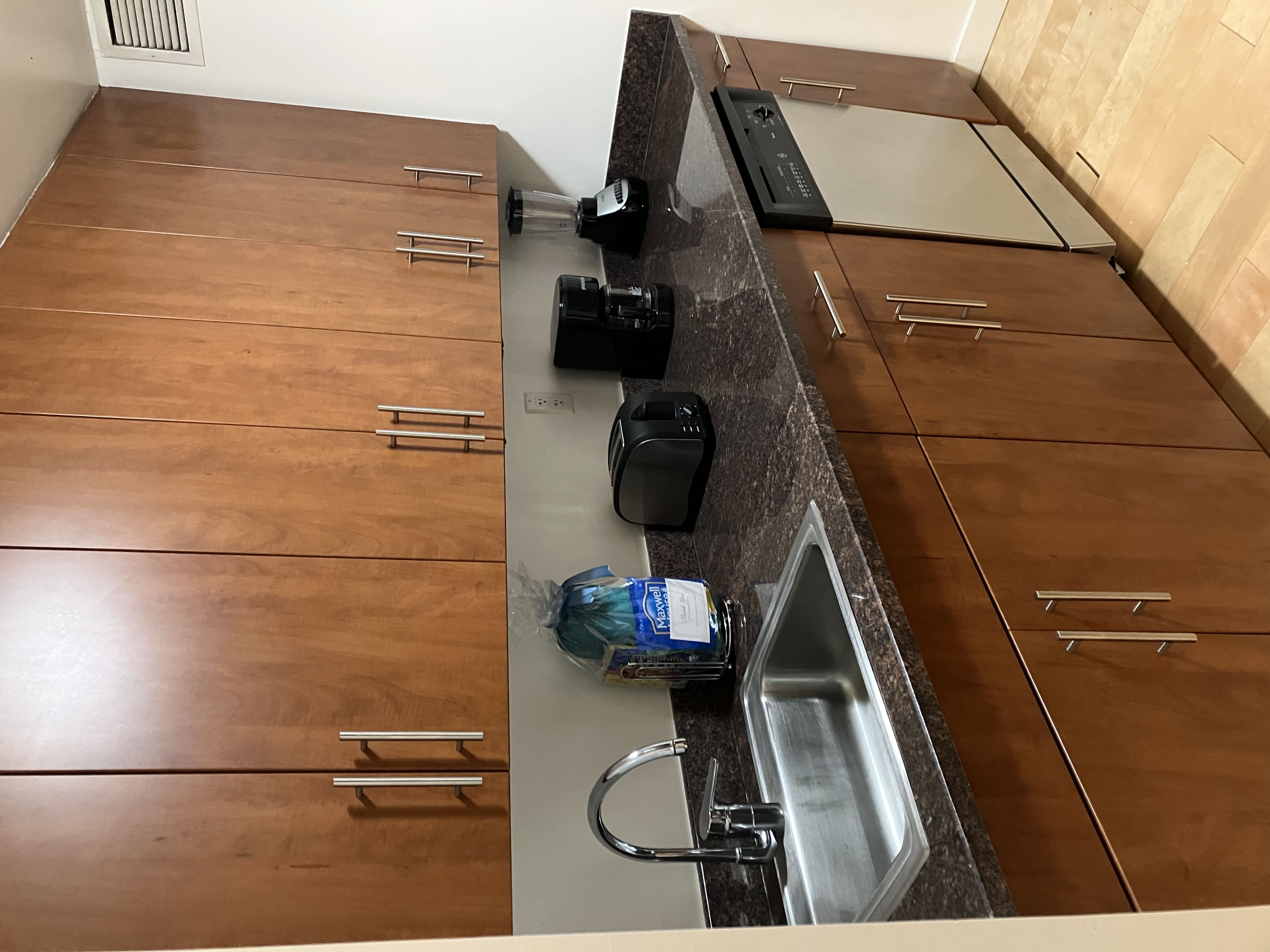 Midtown West New York 2 Bedroom Kitchen   9685101 